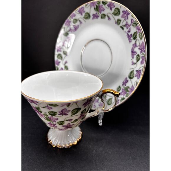 Vintage Footed Teacup and Saucer Chintz, Violet Floral w/Gold Made in Japan - Picture 14 of 16